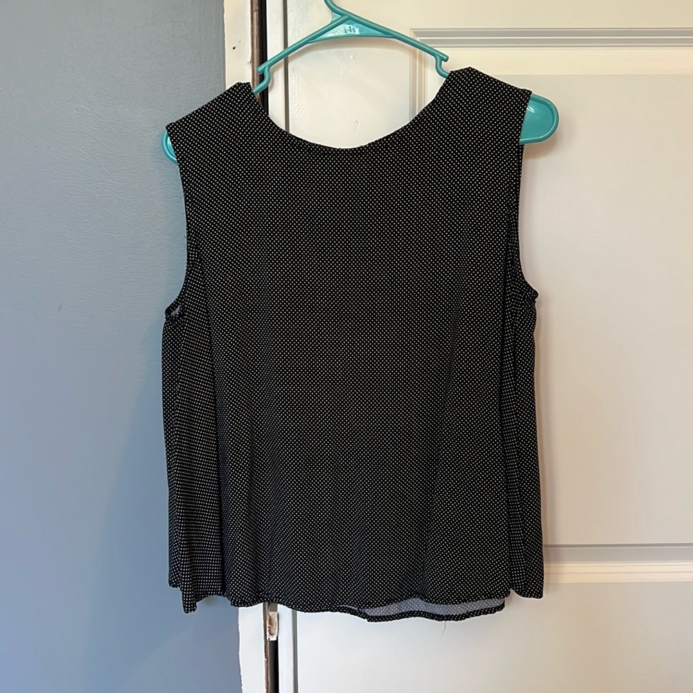 Old navy black and white polka dot flow dress shirt! Size medium